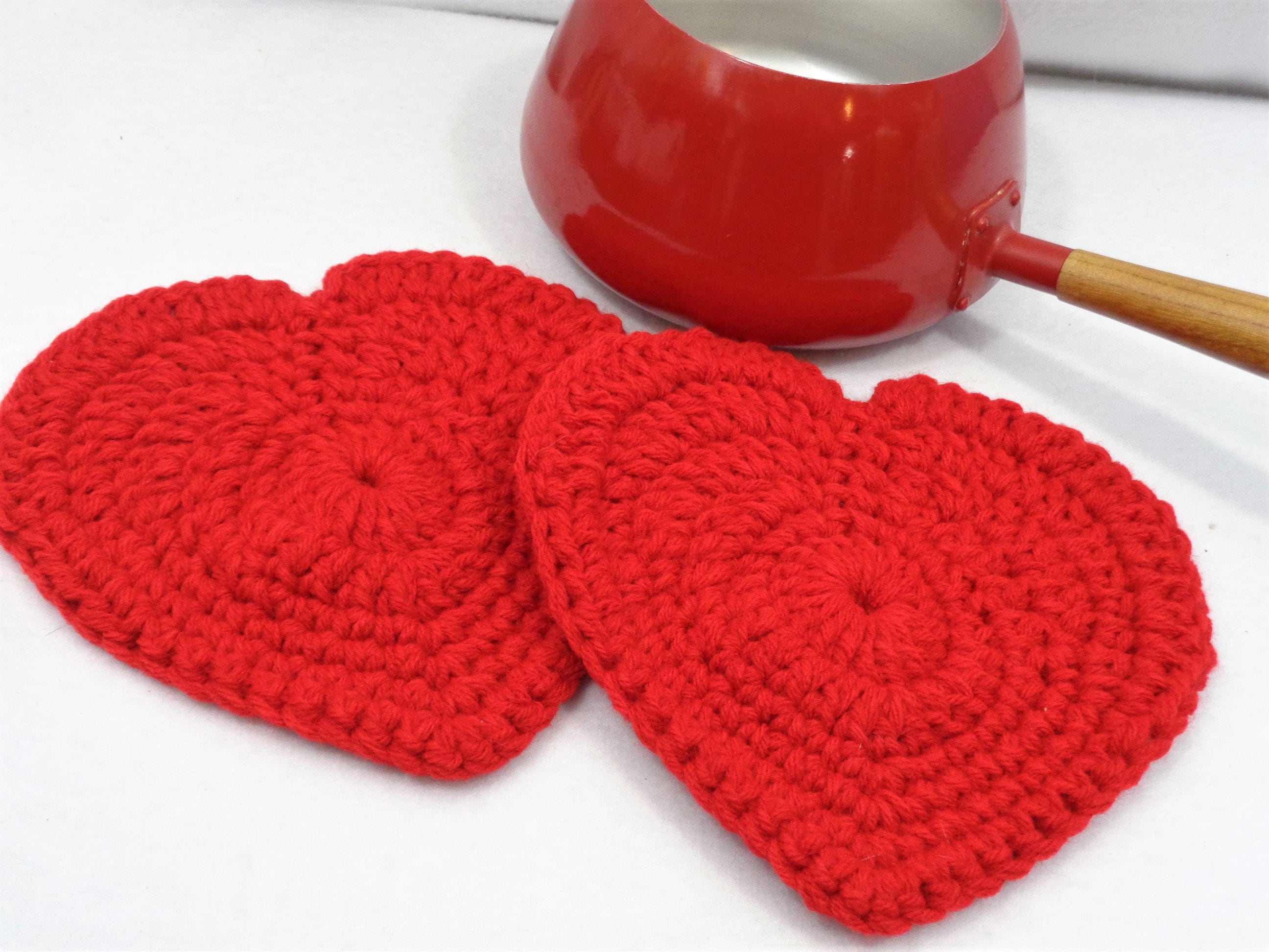 40 Valentine Crochet Patterns to Make for Gifts, Decor, and Cozy Seasonal Touches 11 Red Heart Crochet Pot Holder