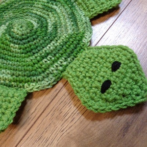 Pot Holder in Greens, Turtle Hot Pad, Tortoise Trivet for Kitchen, Hostess Gift. Turtle Collector Gift, Crocheted by Charlene, MADE TO ORDER