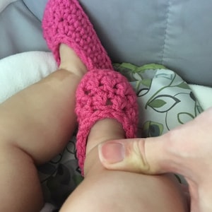 Crochet Baby Booties, Baby Shower Gift, Pregnancy Reveal Baby Slippers, Sex of Baby Revealed, New Grandma Present, Simple Infant Shoe