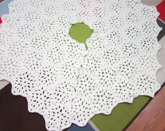 All Cream Christmas Tree Skirt Crochet Granny Hexagons in Off White, Xmas Decor, Bridal Shower Gift, Old Fashion Handmade Tree Blanket