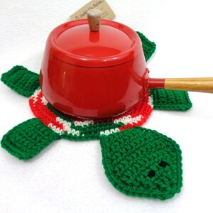 Turtle Hot Pad Crocheted Christmas Colors Pot Holder, Gift for Teacher, Fun Kitchen Accessory, Present for Friend, Christmas Decoration image 2