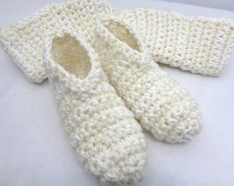 Crochet Slippers in Cream and White, Simple Houseshoes, Perfect for Mother's Day, Christmas Stocking Gift, Present for Grandma, Gift for Mom