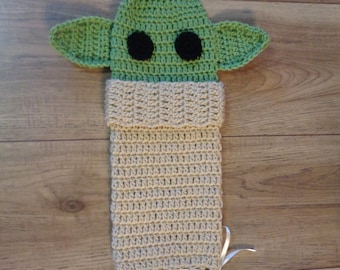 Baby Alien Crochet Plastic Bag Holder , Hostess Gift, Present for Teacher, Eco-friendly Bag Holder, MADE TO ORDER, Green and Tan