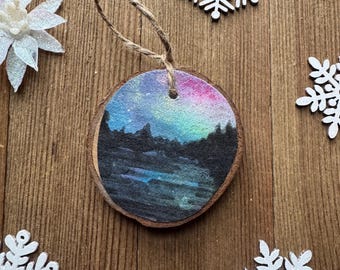 Northern Lights Ornament, Wood-Slice Rustic Aurora Borealis Watercolor Painting, Hand-Painted Christmas Decoration, Winter Themed Wall Art