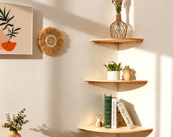 Mensola in legno — Mensola a muro angolare smerlata per cucina e arredamento.