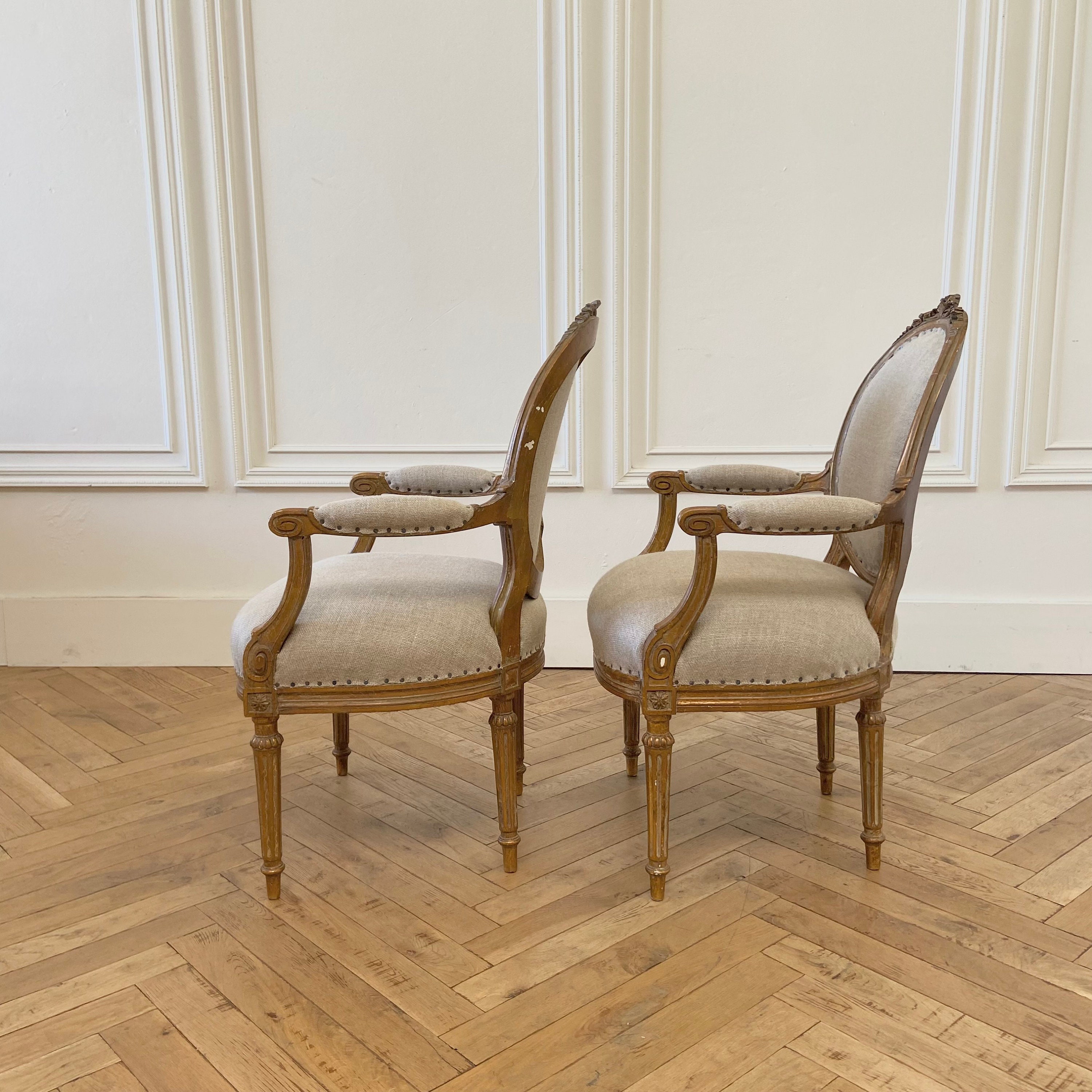 Antique Pair of Gilt Wood Open Arm Chairs Upholstered in Natural Linen –  bloomhomeinc