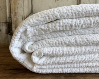 Bria Matelasse French Cotton Throw in Blanc