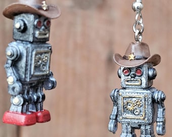 カウボーイロボットイヤリング、手描きのぶら下がりピアス、レトロSFウエスタンジュエリー
