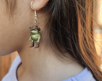 Pendientes de rana vaquera pintados a mano, joyería con encanto del oeste, ganchos bañados en plata.