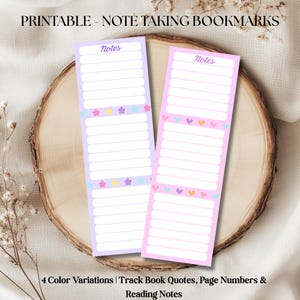 Op de afbeelding: Twee afdrukbare bladwijzers voor notities. Eén is lavendelkleurig, de andere roze. Beide hebben gelijnde ruimtes voor notities, met decoratieve bloemen en harten. De tekst bovenaan luidt "Notes". De tekst onderaan luidt "4 Color Variations | Track Book Quotes, Page Numbers & Reading Notes".