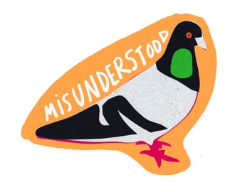 Könnte beinhalten: Ein orangefarbener Aufkleber mit einer Illustration einer schwarz-weißen Taube und dem Text "misunderstood" in Weiß.