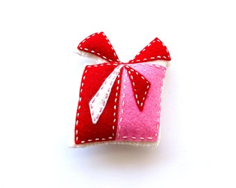 Felt Gift Ornament Pattern | DIY Holiday Sewing, SVG (PDF Pattern)