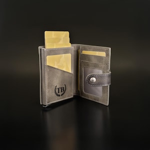 Personalized AirTag Wallet – Mini Pop-Up Card Holder with RFID Protection – Gift for Men