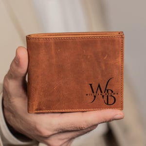 Cartera de cuero de grano completo hecha a mano - Cartera triple personalizada con grabado personalizado - Regalo único para papá, esposo, padrino, padrinos