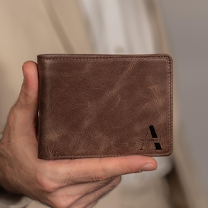Billetera de cuero personalizada de tres pliegues: billetera personalizada de grano completo hecha a mano para hombres: regalo grabado para papá, esposo, padrino, padrino