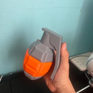 Team Fortress 2: Soldier’s grenade prop