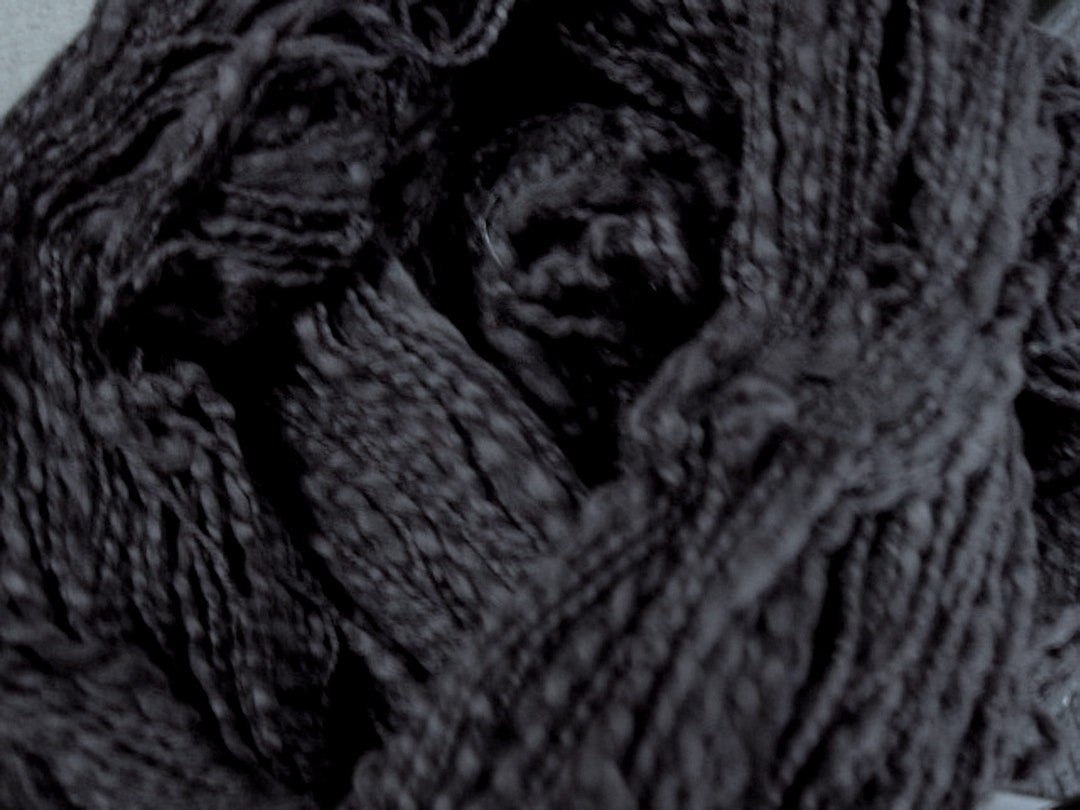 Novelty Yarn off Black 100 Cotton Slub Yarn Thread Thick 'n Thin Super