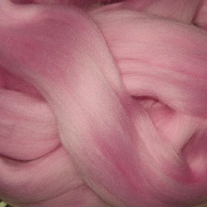 SALE! Soft Pastel Pink Merino Spinning Felting SUPERFAST SHIPPING!