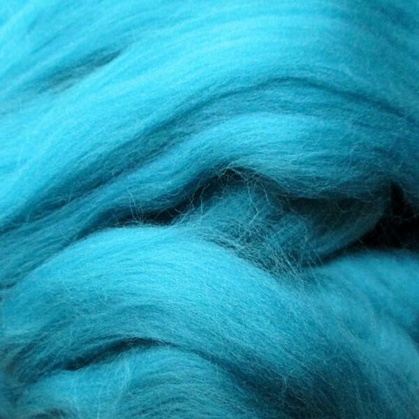 Cyan Soft & Beautiful Blue Green Merino Spinning and Felting SUPER FAST SHIPPING!