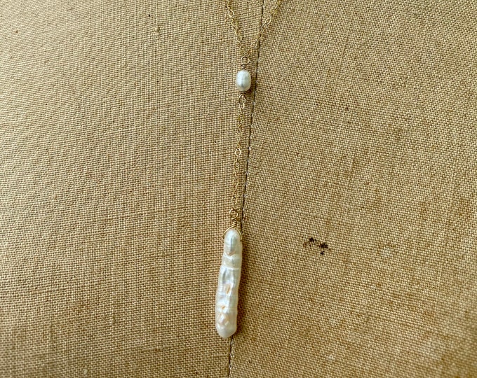 Pearl Y Necklace // Small Lariat Gemstone Necklace // Pearl Necklace // Gemstone Necklace // May Birthstone // Layering Necklace //