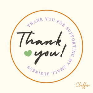 Op de afbeelding: Een ronde sticker met een oranje rand en een cr&egrave;mekleurig midden. De tekst "Thank you for supporting my small business" staat in een paarse lettertype langs de rand. De woorden "Thank you!" staan in zwart script met een groen hart.