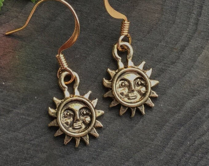 Small Sun face earrings, sold per pair (leave qty as 1) clip on or piercing