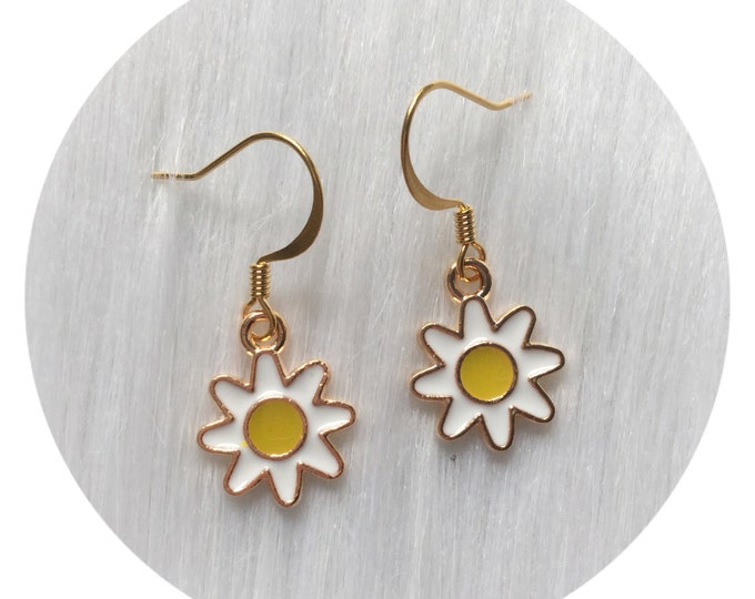 Daisy earrings, Cute Flower Earrings, 90s, sold per pair (leave qty as 1)