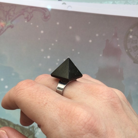 A Pyramid Black Onyx & Diamond Ring in 14K | Alex Cooper - Fine Art