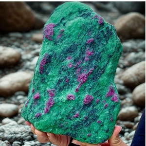 Natural Green Ruby Zoisite (Anyolite) – Crystal