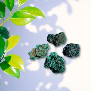 Natural Green Raw Malachite – Irregular Crystal, Classic Mineral Cube, Collector&#39;s Specimen & Home Decoration