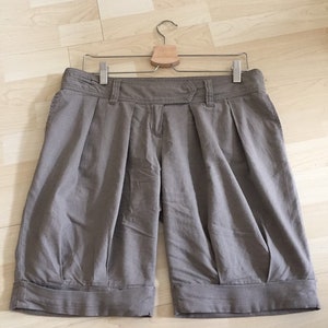 Super Chic 90’s Pleated Linen Khaki Shorts- Size EUR 38/ US 6