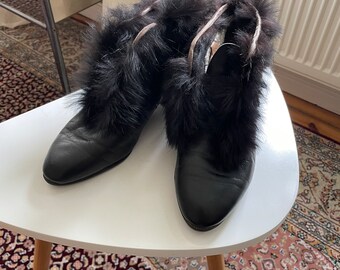 1970‘s Vintage Fur Trimmed Black Leather Winter Booties- Size 7 US/ 37 EUR