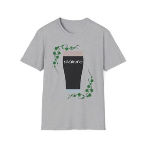 St. Patrick's Day-T-shirt met Guinness Pint en Shamrock Design - Slainte! Sport Grey