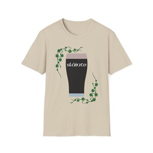 St. Patrick's Day-T-shirt met Guinness Pint en Shamrock Design - Slainte! Sand