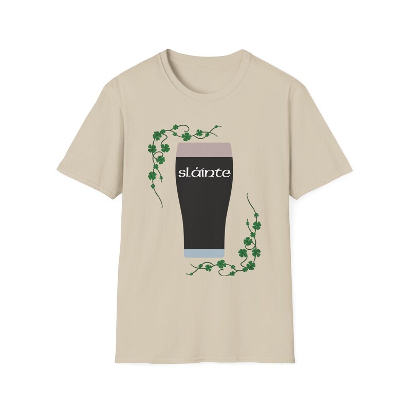 St. Patrick's Day-T-shirt met Guinness Pint en Shamrock Design - Slainte! Sand