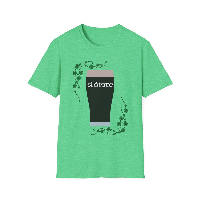 St. Patrick's Day-T-shirt met Guinness Pint en Shamrock Design - Slainte! Heather Irish Green