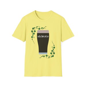 St. Patrick's Day-T-shirt met Guinness Pint en Shamrock Design - Slainte! Cornsilk