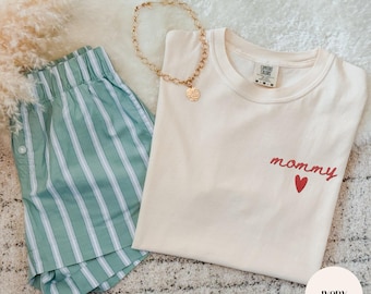 Custom Mommy Daddy or Any Name Embroidered Shirt, Minimalist Heart Embroidery, Comfort Colors Shirts and Gildan 18000 Sweatshirts