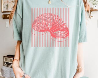 Retro Slinky Graphic Tee: Y2K Optical Illusion T-Shirt