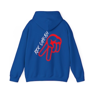 Sudadera con capucha para motociclista Ride Safe-ish: símbolo de la paz, estampado rojo intenso, mensaje de seguridad de estilo urbano, regalo unisex. imagen 9