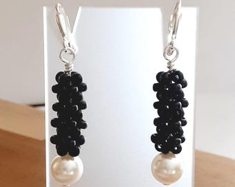 Pendientes lineales de cuentas de semillas CRAW con perlas blancas de Swarovski