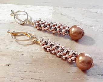 Pendientes de cuentas de cobre cosidos a mano CRAW con perlas de Swarovski