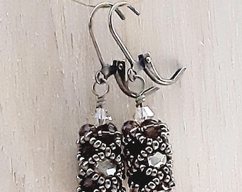 Pendientes colgantes de cuentas tejidas con cristal de Swarovski y cuentas checas pulidas al fuego, cosidas a mano