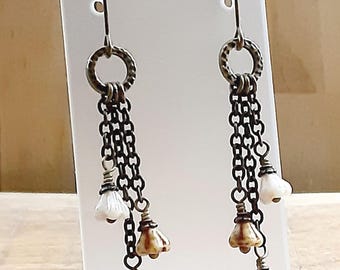 Pendientes colgantes de cuentas de campanilla checa con cadena y aro martillado