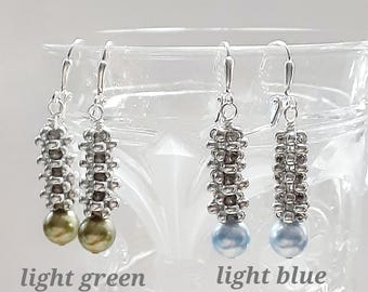 Pendientes lineales de cuentas de semillas CRAW con perlas de Swarovski