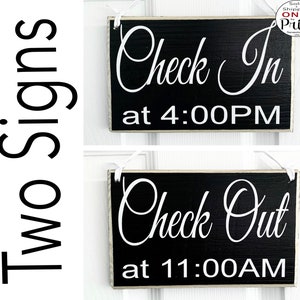 8x6 Check In Check Out WITH Times Zestaw 2 niestandardowych drewnianych znaków | Hotel Motel Bed and Breakfast airbnb Sign in Room Concierge Door Wall Plaque