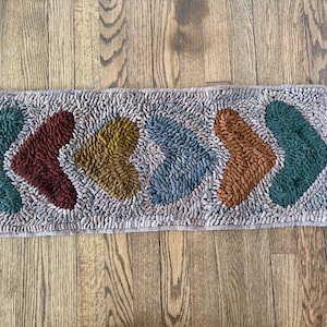 Primitive handmade hooked runner hand torn thick hearts on mauve