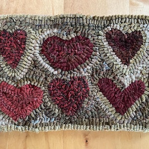 Handmade primitive style hooked Rug 6 Hearts
