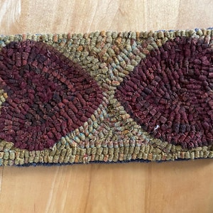 Handmade primitive style hooked rug runner 2 hearts