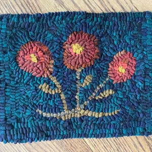 Handmade primitive style hooked rug mat floral trio